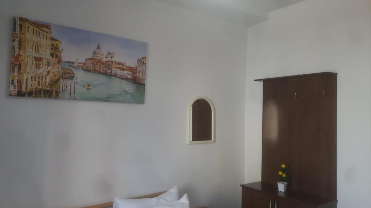 Hostel Split Rock Tirana Zewnętrze zdjęcie