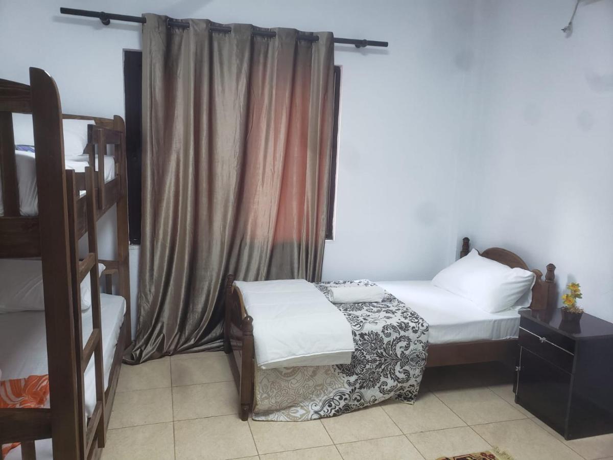 Hostel Split Rock Tirana Zewnętrze zdjęcie