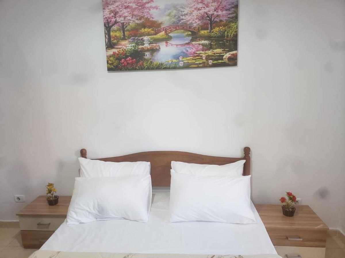 Hostel Split Rock Tirana Zewnętrze zdjęcie