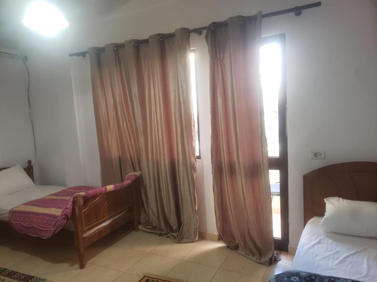 Hostel Split Rock Tirana Zewnętrze zdjęcie