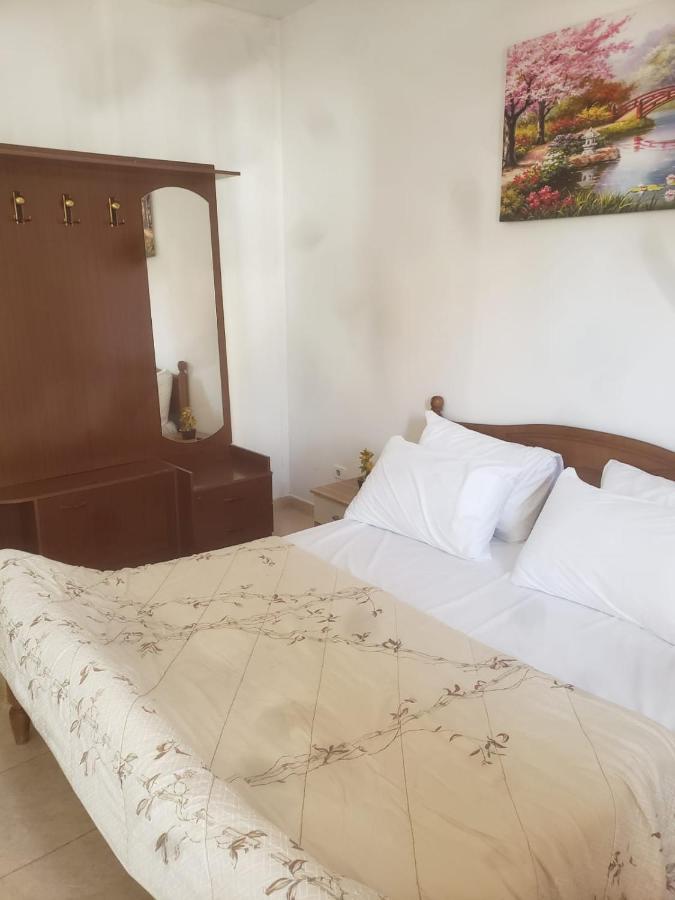 Hostel Split Rock Tirana Zewnętrze zdjęcie