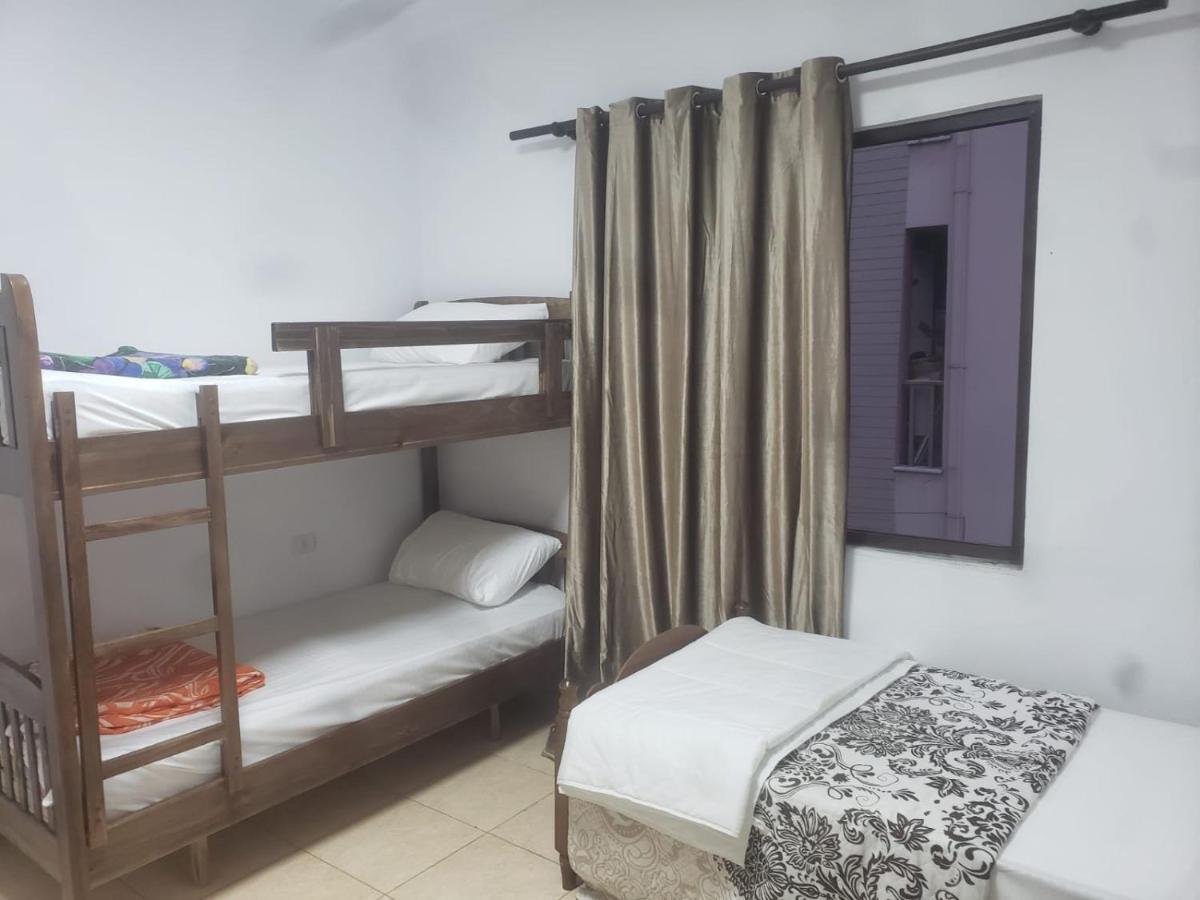 Hostel Split Rock Tirana Zewnętrze zdjęcie